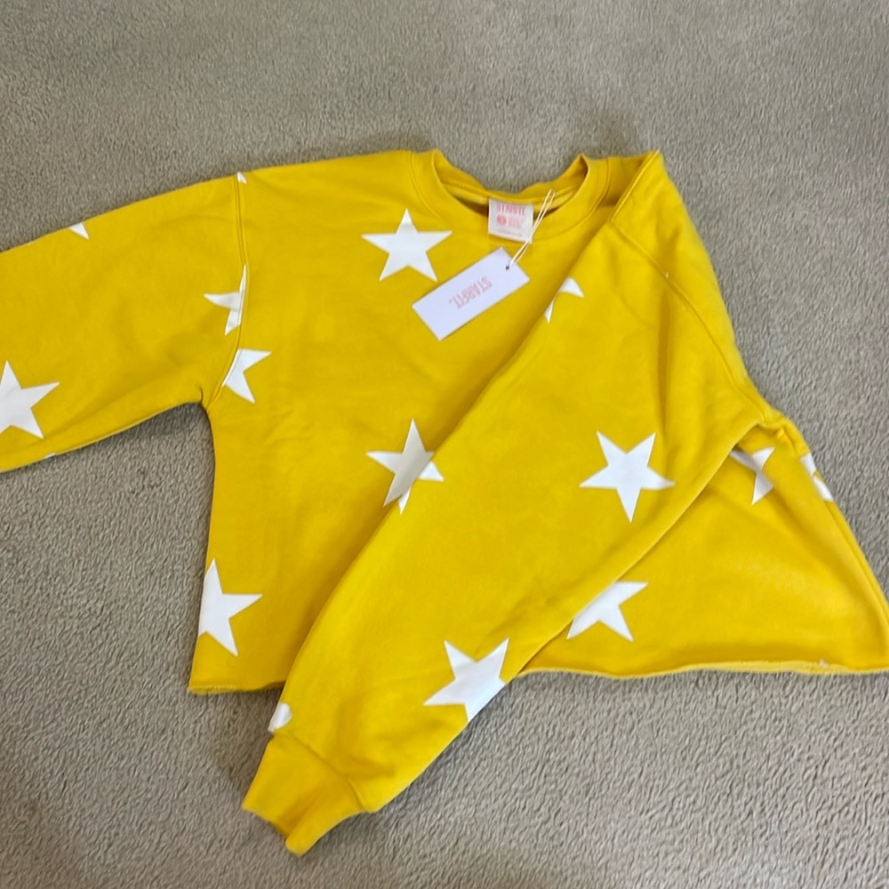 Starfit yellow crewneck with stars